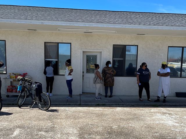 Volunteers distributing food